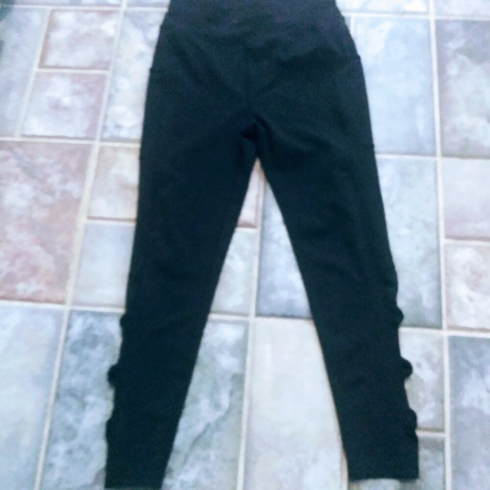 Ladies size large Pop Its active wear leggings